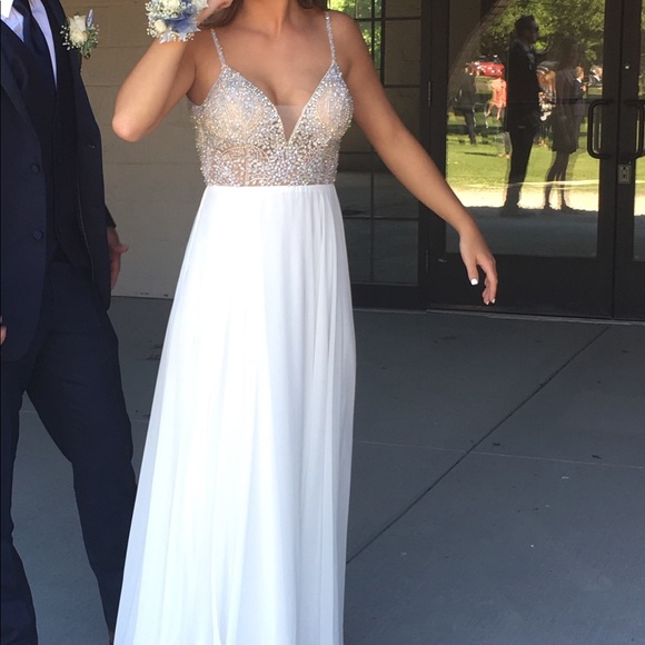 PromGirl Dresses & Skirts - Beautiful white prom / wedding dress